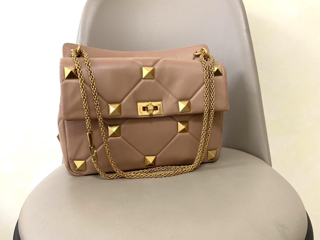 Valentin0_Garavani_Roman